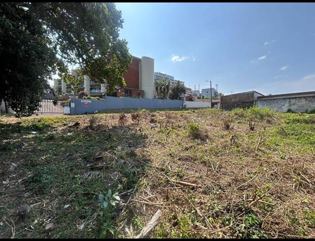 LAND FOR SALE IN MANABA BEACH